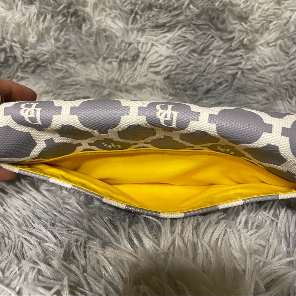 💕Dooney and Bourke Sanibel crossbody/shoulder bag💕 - Picture 2 of 10